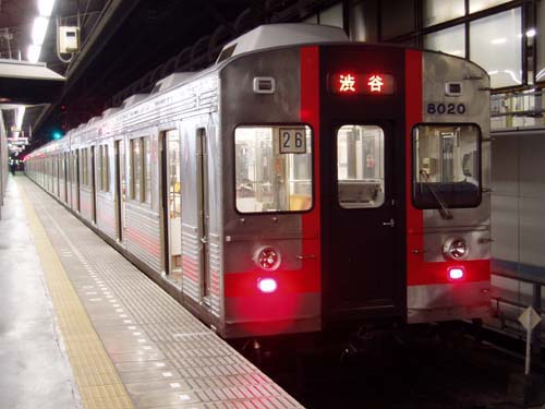 始発電車の桜木町側