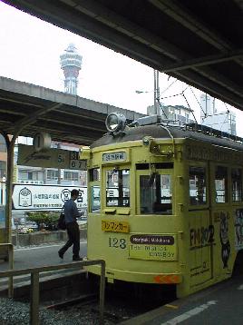 阪界電車と通天閣