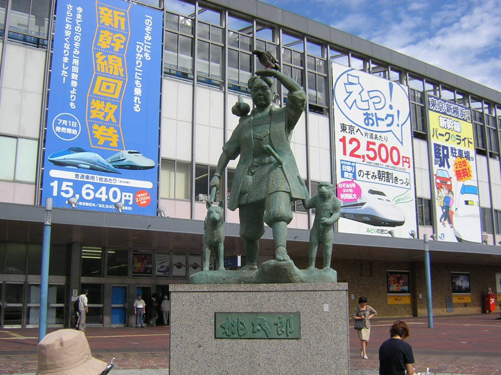 岡山駅桃太郎像