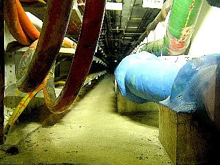 松屋地下入り口の地下共同坑