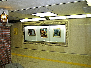 都営浅草線東銀座駅に至る地下道の画廊