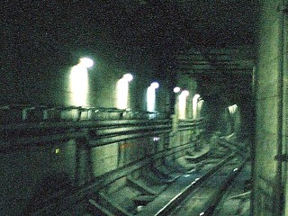 側の左への分岐線が幻のトンネル