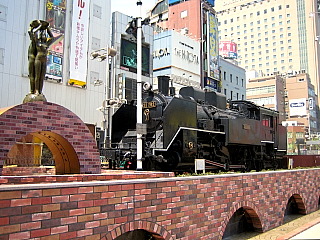 新橋駅前広場の蒸気機関車
