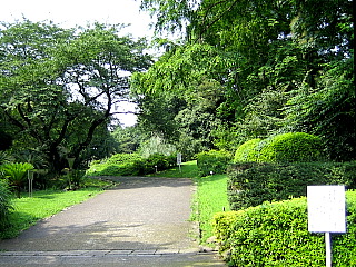 小石川植物園入口、茗荷谷駅