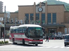 小樽駅前バスターミナルを出発する中央バスの高速バス