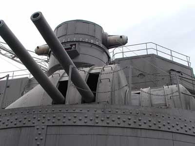 89式40口径12.7センチ連装高角砲(シールド装備型)
