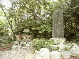 粕谷磯丸の碑