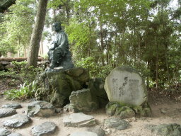 句碑と芭蕉像