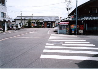 JR春江駅前通り