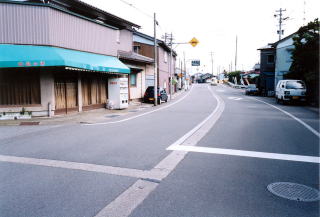 北陸線踏切近く