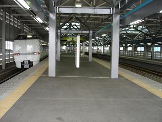 福井駅、何か綺麗・・・