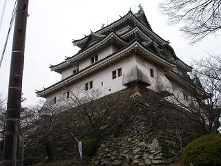 和歌山城を見上げて