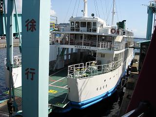 桜島フェリーで乗った船。車用のスペースが広い!!