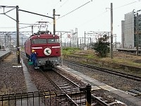 ED76型電気機関車との連結作業1