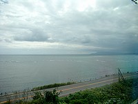 函館湾沿いを走る