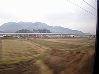 新幹線と交差する