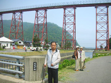 山陰本線の餘部鉄橋です。昔、海からの突風で列車事故があった場所です