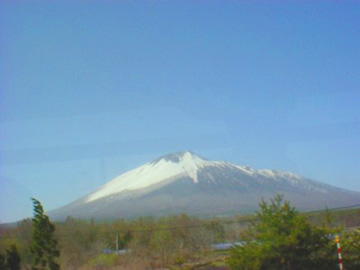 車窓から見た岩手富士！本家富士山に負けず劣らずなかなかでした