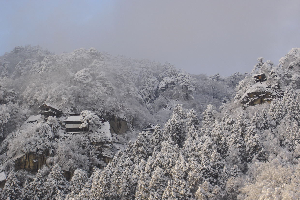 厳冬の山寺
