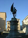 セゴビア、サン・マルティン広場、フアン・ブラボ像