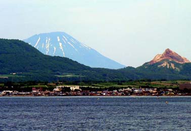 羊蹄山と昭和新山