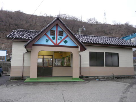 小岩川駅舎