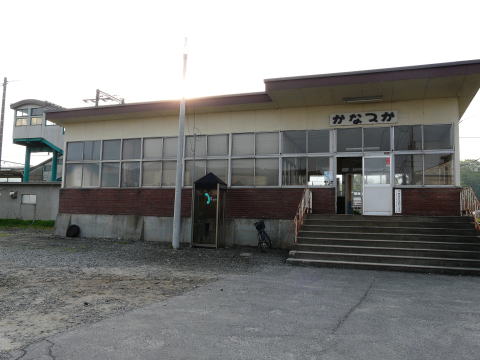金塚駅舎