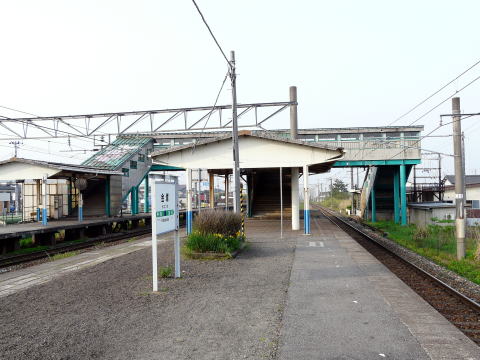 金塚駅ホーム