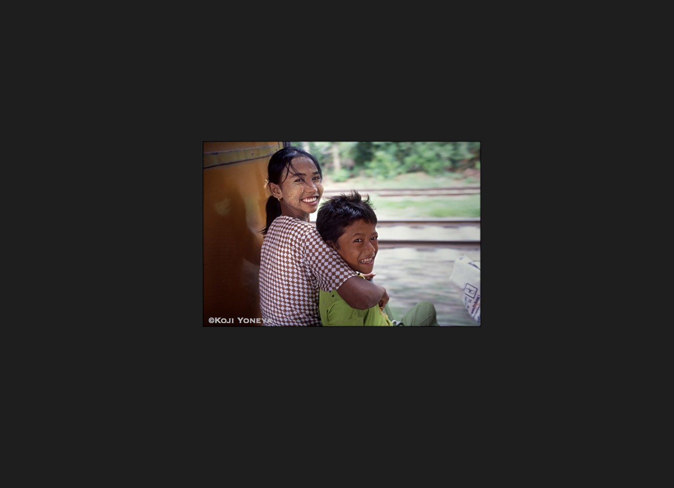 Yangon, Myanmar　ヤンゴン　ミャンマー　2001　写真集 ＊ I Love Train Page_04