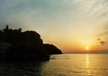 江ノ島に沈む夕日