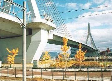 青森駅前の橋