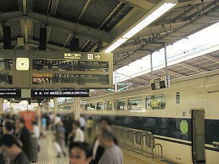 もうすぐ無くなる、パタパタ式案内表示機と2階建てG車
