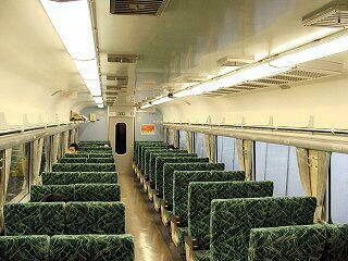 リゾート観光電車の車内(って、フツー…)