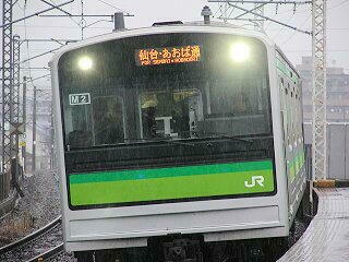 同じ205系でも、青色帯じゃないのは2WAYシート組込み編成