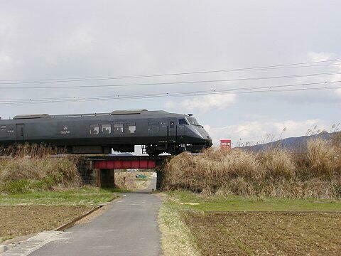 隈之城駅付近にて、鹿児島まであと少し。