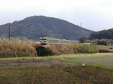隈之城駅付近にて。このあとの上り「つばめ」を撮ろうとしたら電池切れに(泣)